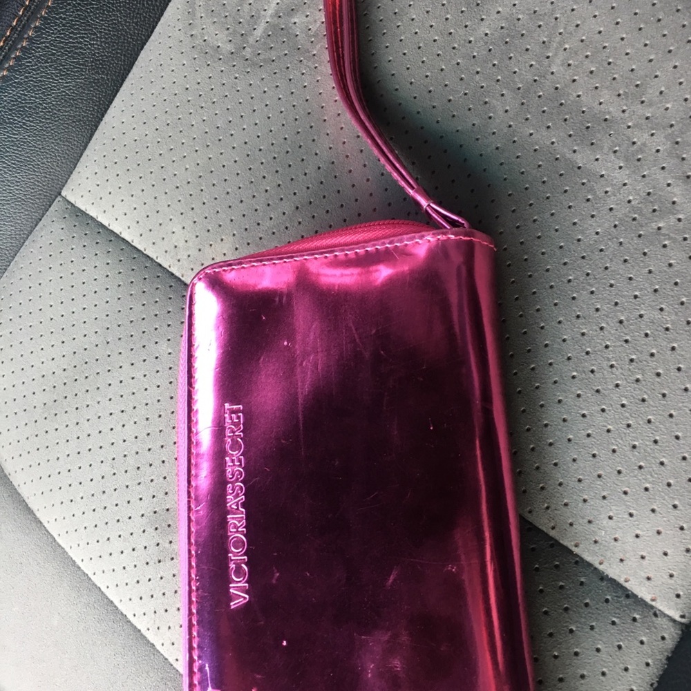 VICTORIA’S SECRET WALLET AND IPHONE 6S CASE